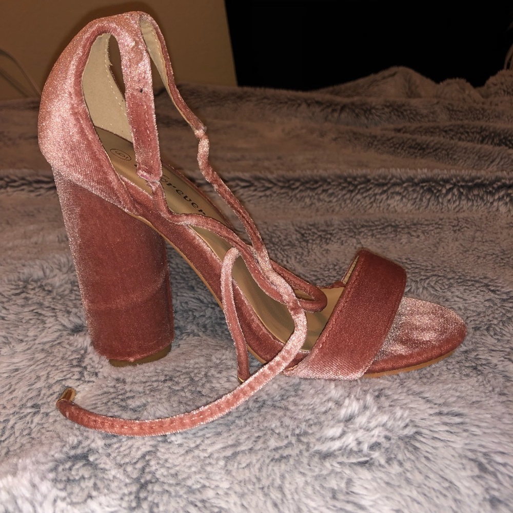 Suede pink, 3in heels. Brand Forever -size 6